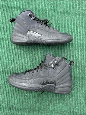 Air Jordan 12 Retro Winterized GS 'Triple Black' Size 4.5y Women’s Size 6